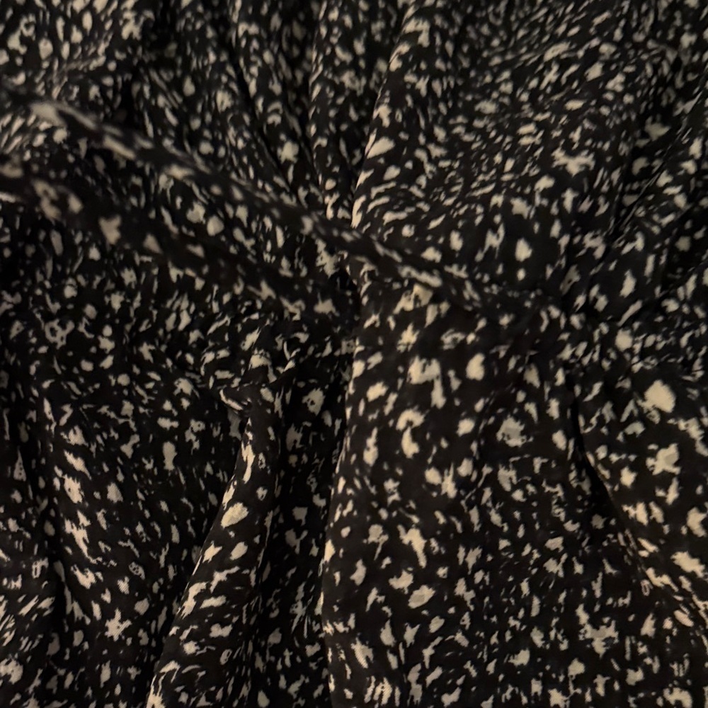 Universal Thread Black and White Patterned Blouse - Picture 2 of 5